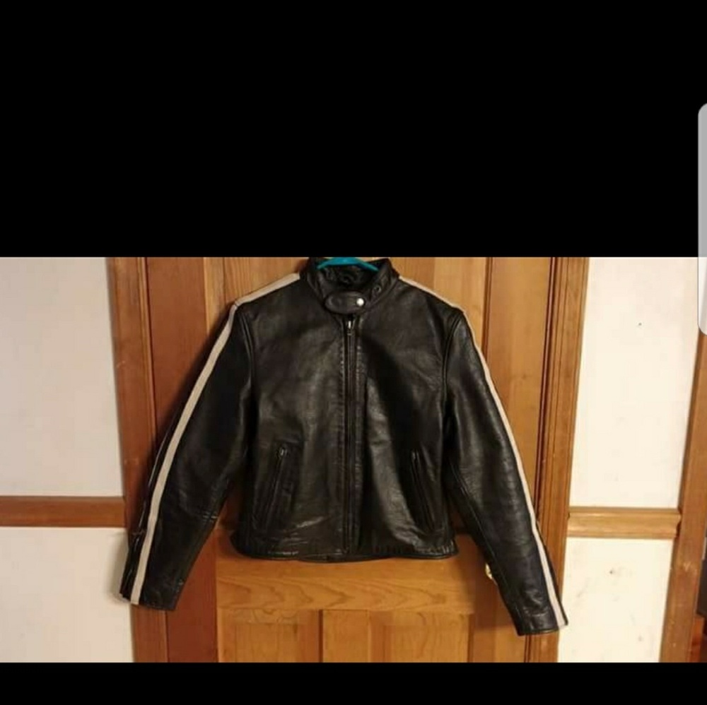 Womans Leather/Motocycle Jacket Size Small